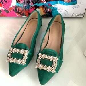 CHASE + CHLOE Green Jeweled Velvet Pointy Flats